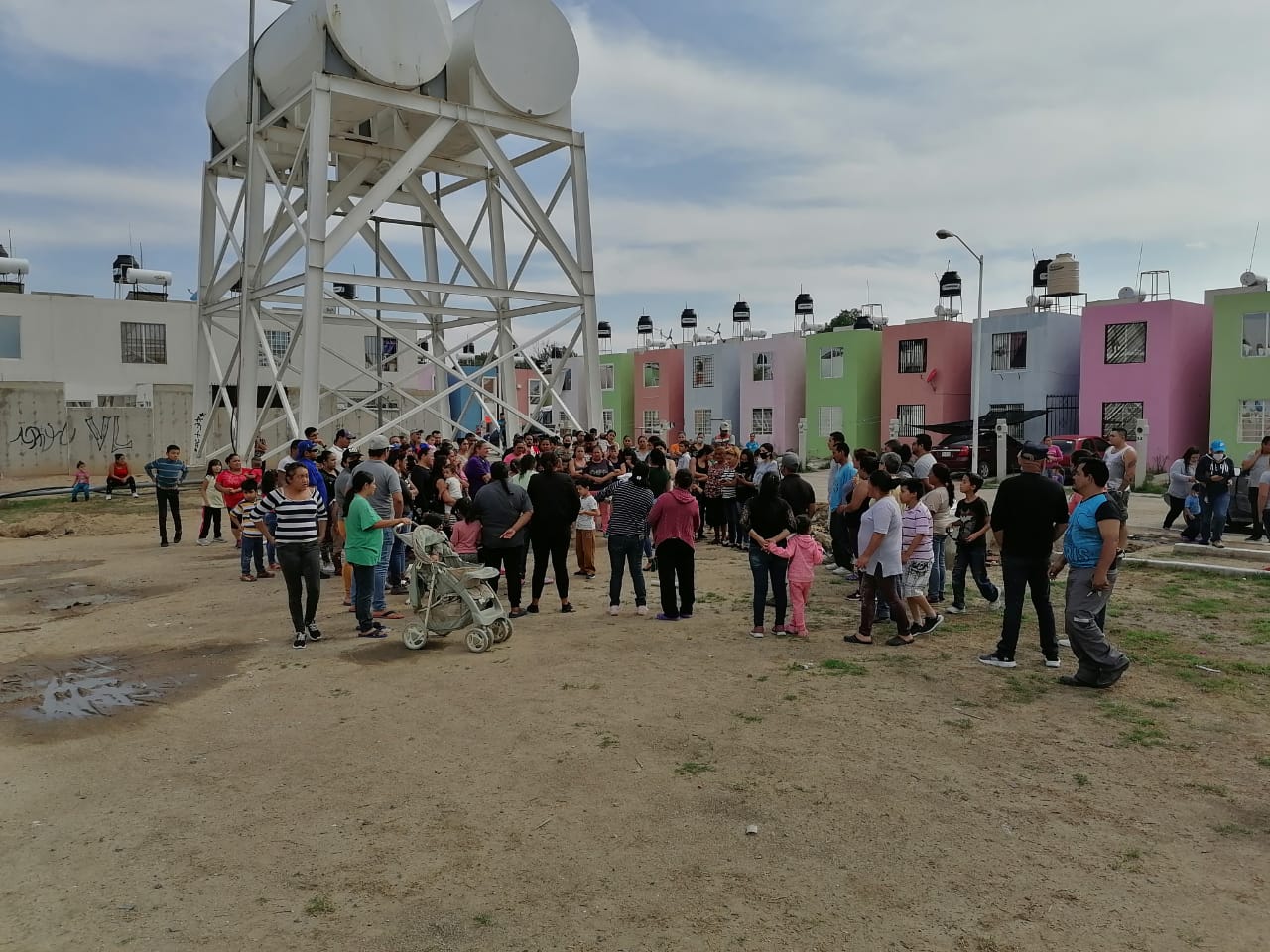 Los vecinos de Villas del Sol exigen solución a falta de agua - El Río ...